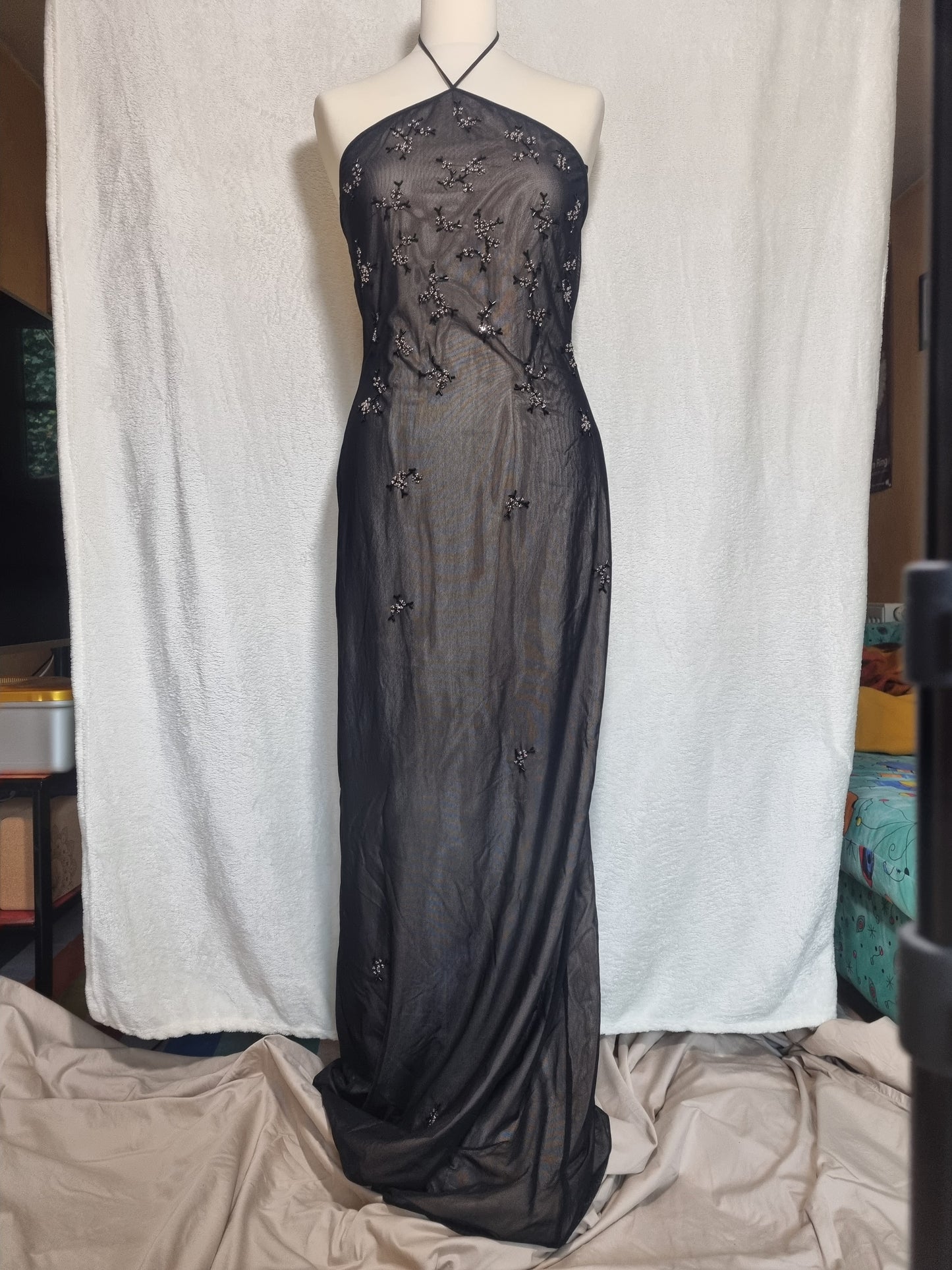 90s Abendkleid aus Netz mit Perlenstickerei