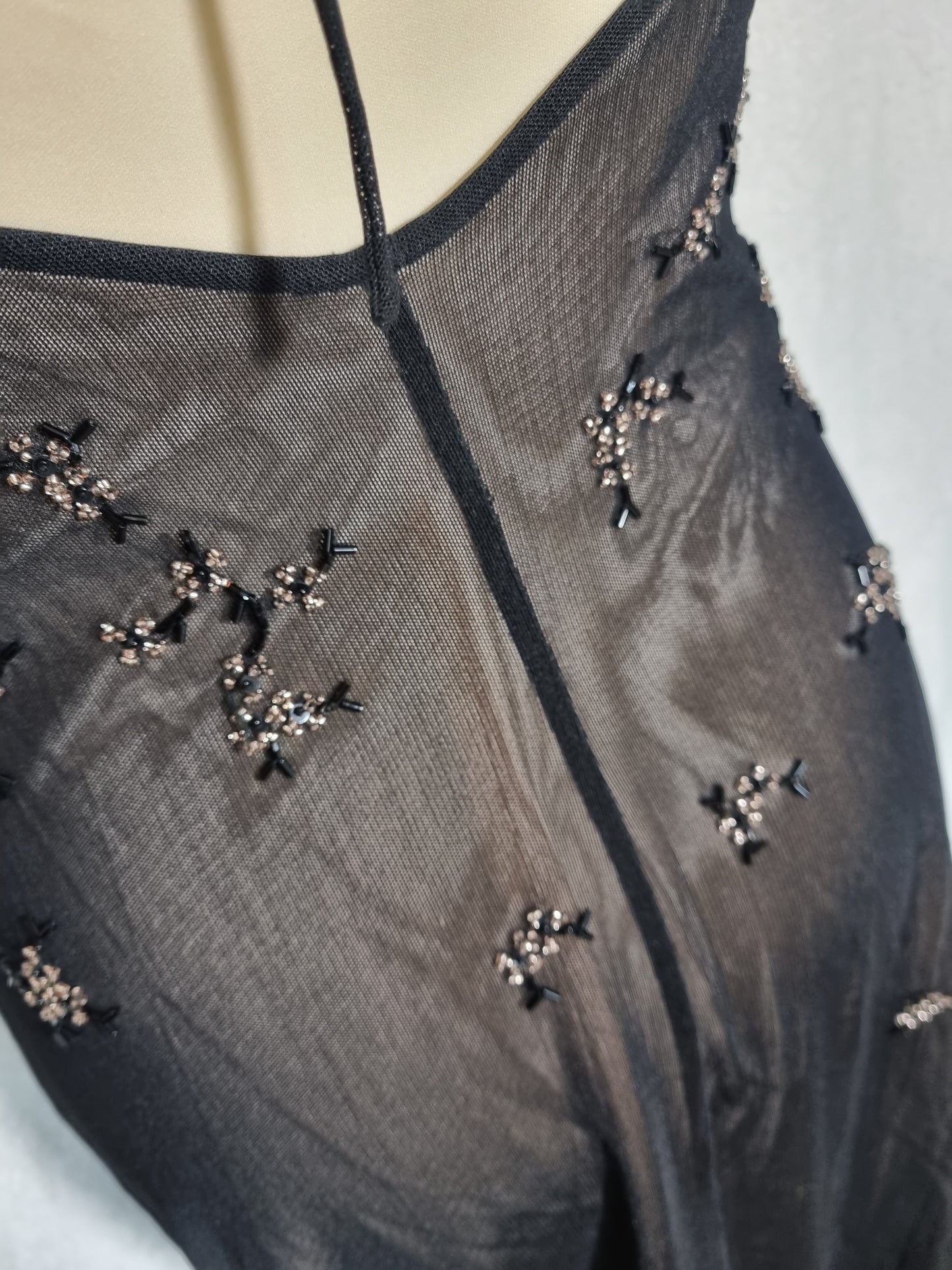 90s Abendkleid aus Netz mit Perlenstickerei